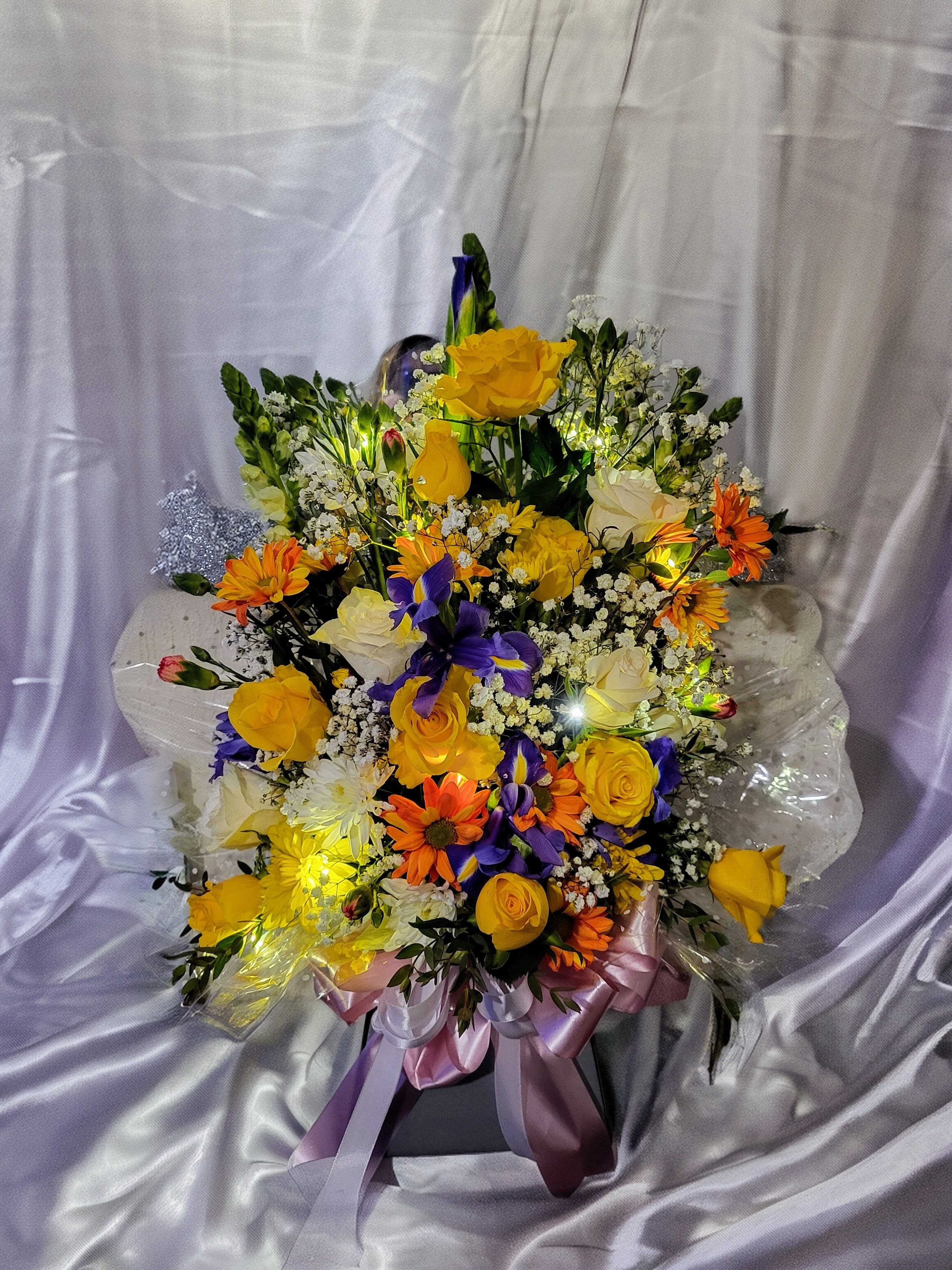 Forward facing bouquet in a box